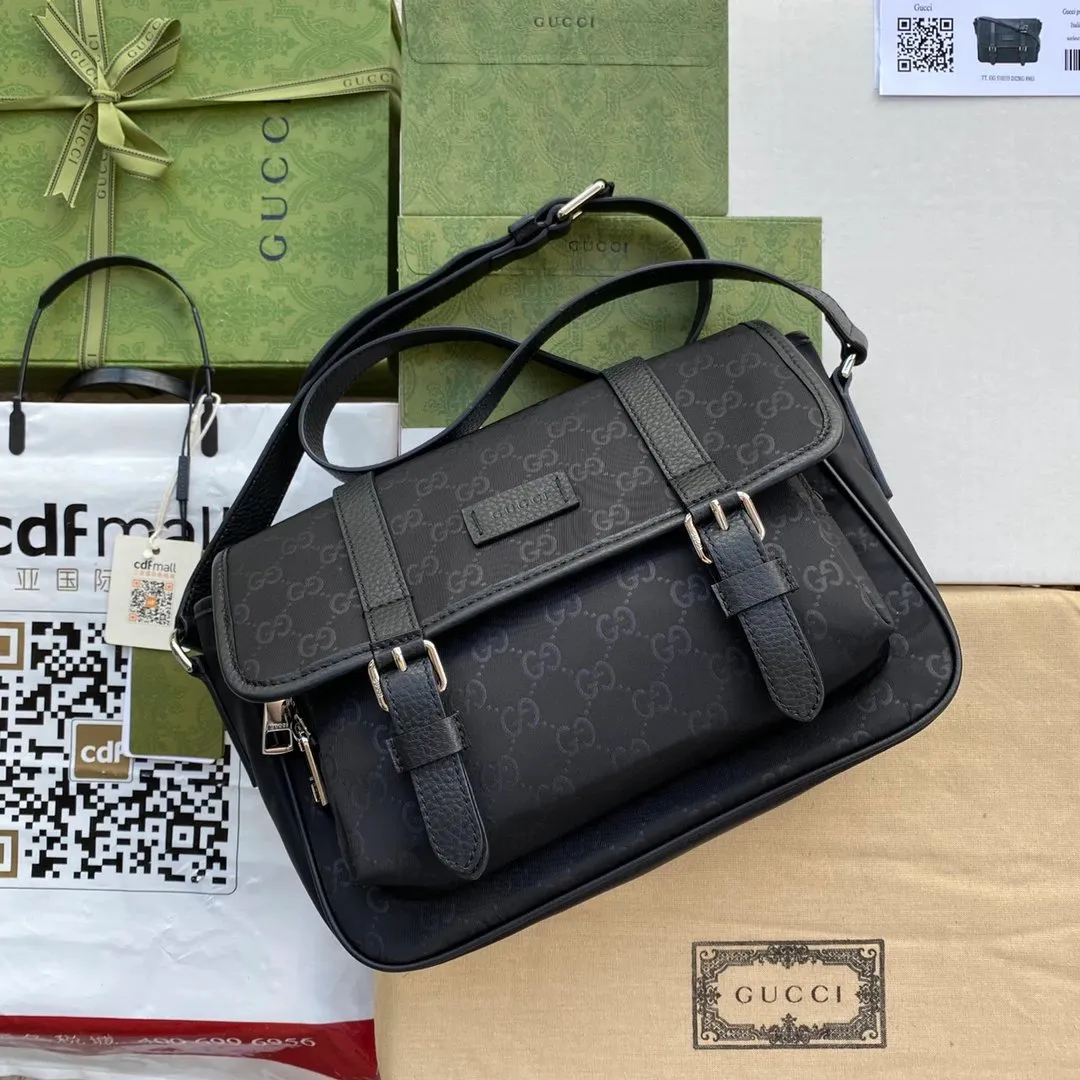 Gucci GG Supreme Messenger Bag