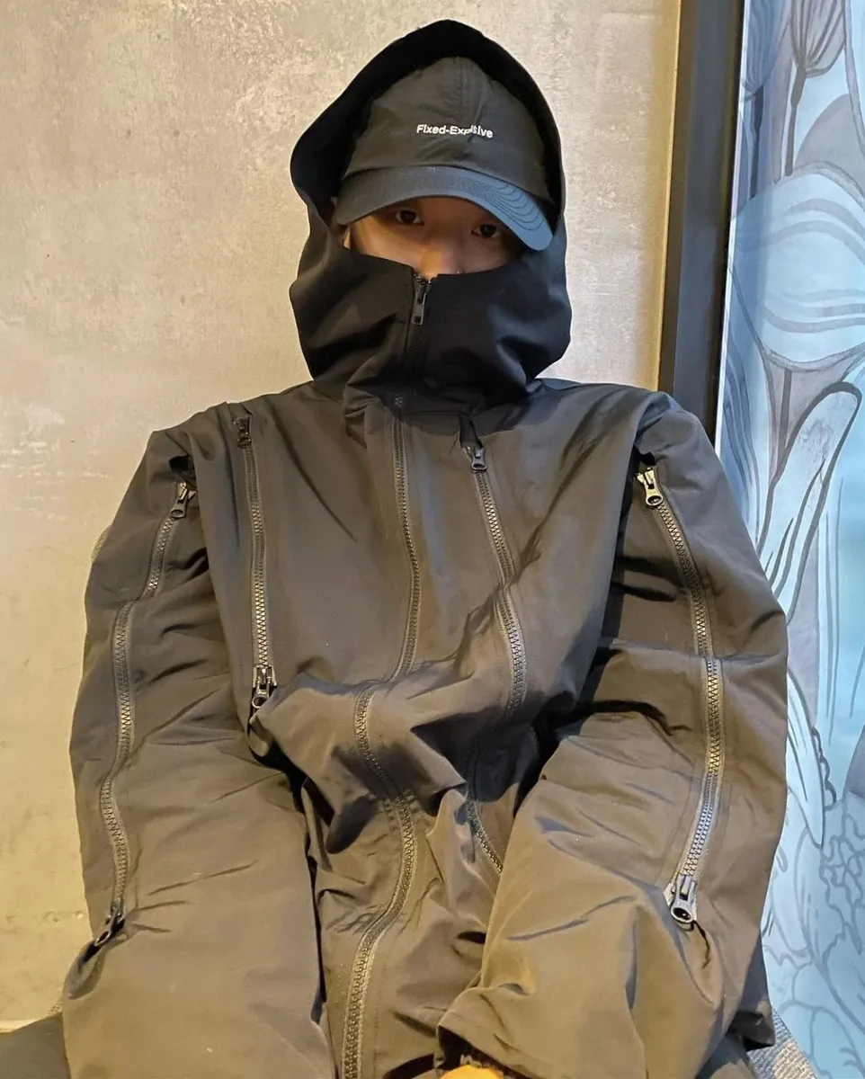 Fixed-Explosive Hooded Jacket