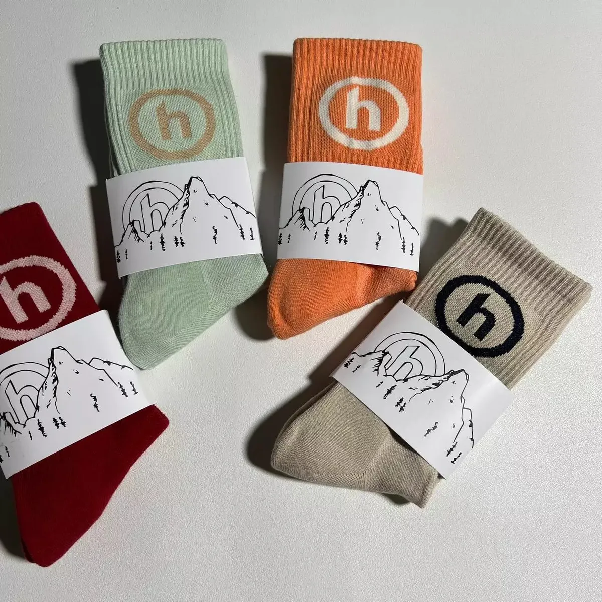 H Brand Mountain Logo Socks [1 style]