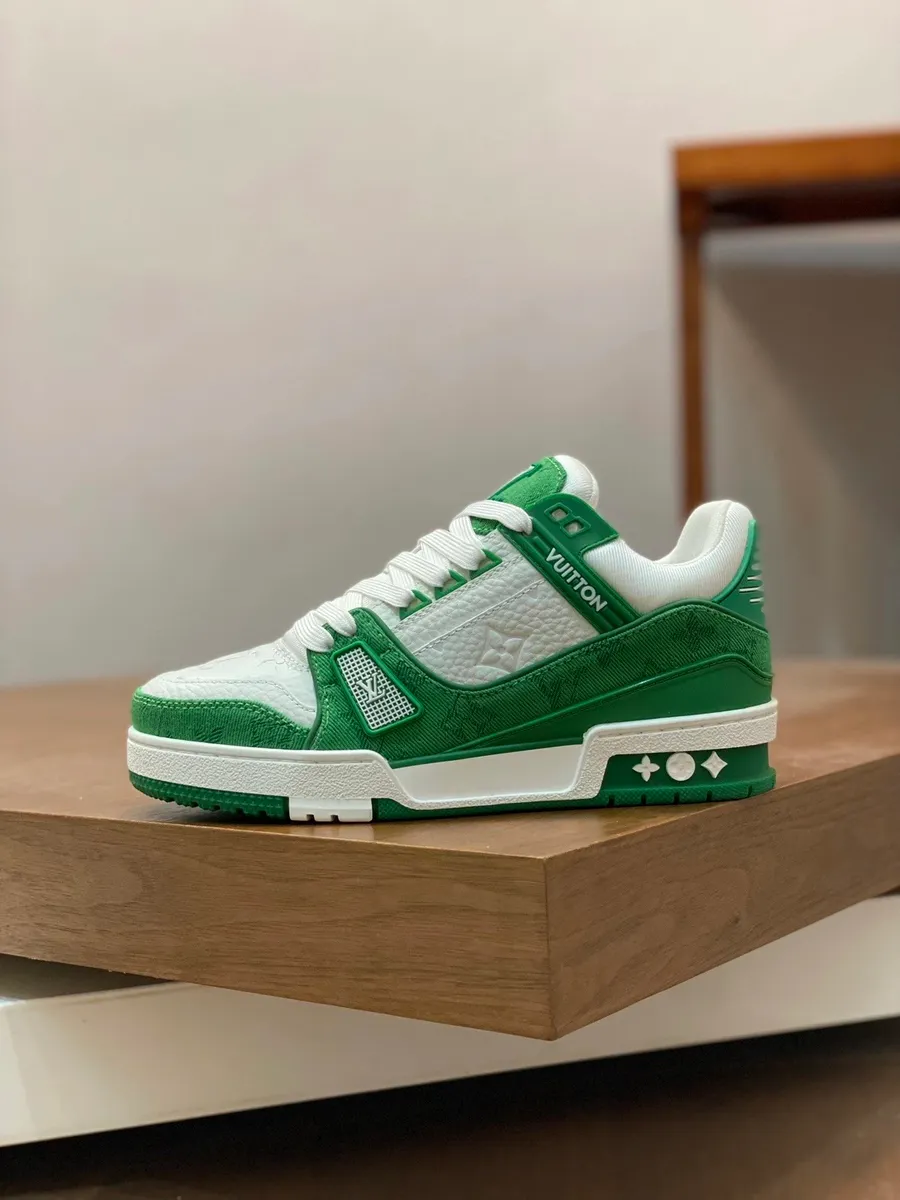 Louis Vuitton B22 Sneakers [24 styles]