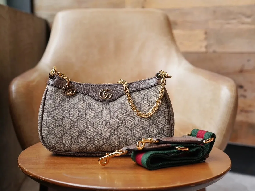 Gucci GG Supreme Shoulder Bag