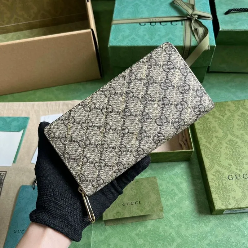 Gucci GG Supreme Wallet [40 styles]