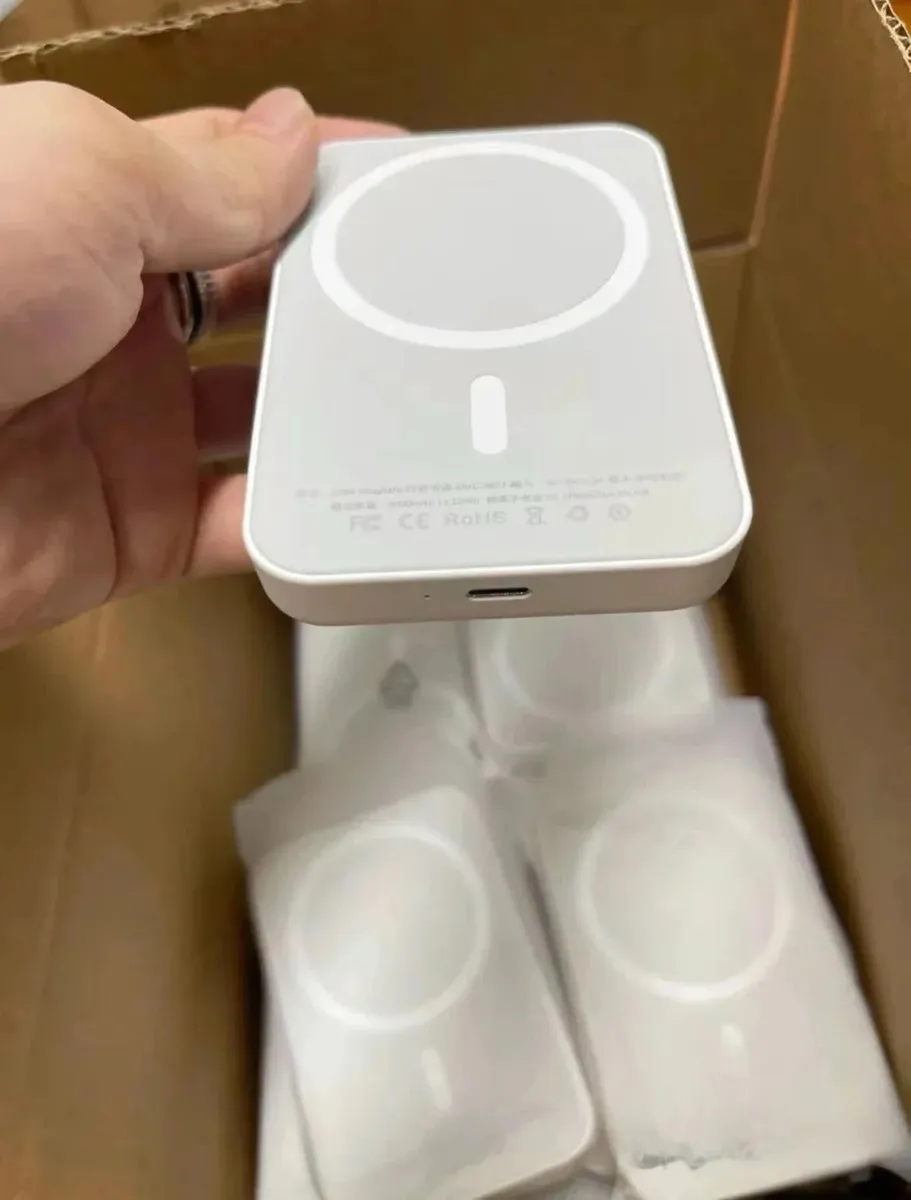 Wireless Charging Pad [1 style]