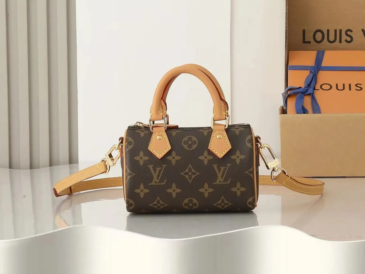 Louis Vuitton Monogram Speedy Bandoulière 20 Handbag