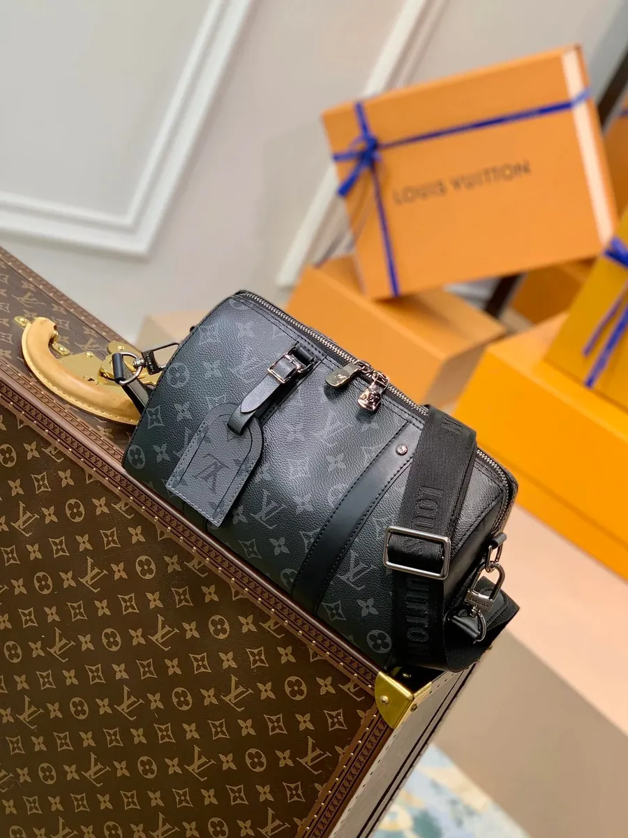 Louis Vuitton Monogram Canvas Shoulder Bag