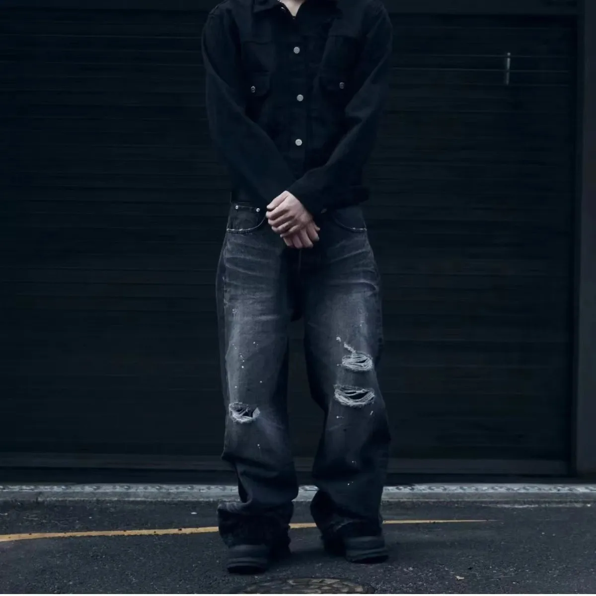 Distressed Wide-Leg Denim Pants [1 style]