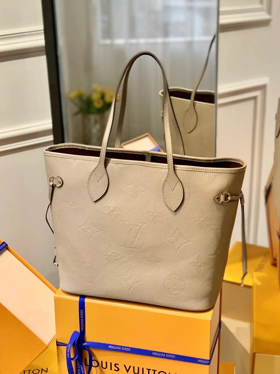 Louis Vuitton Neverfull Tote Bag