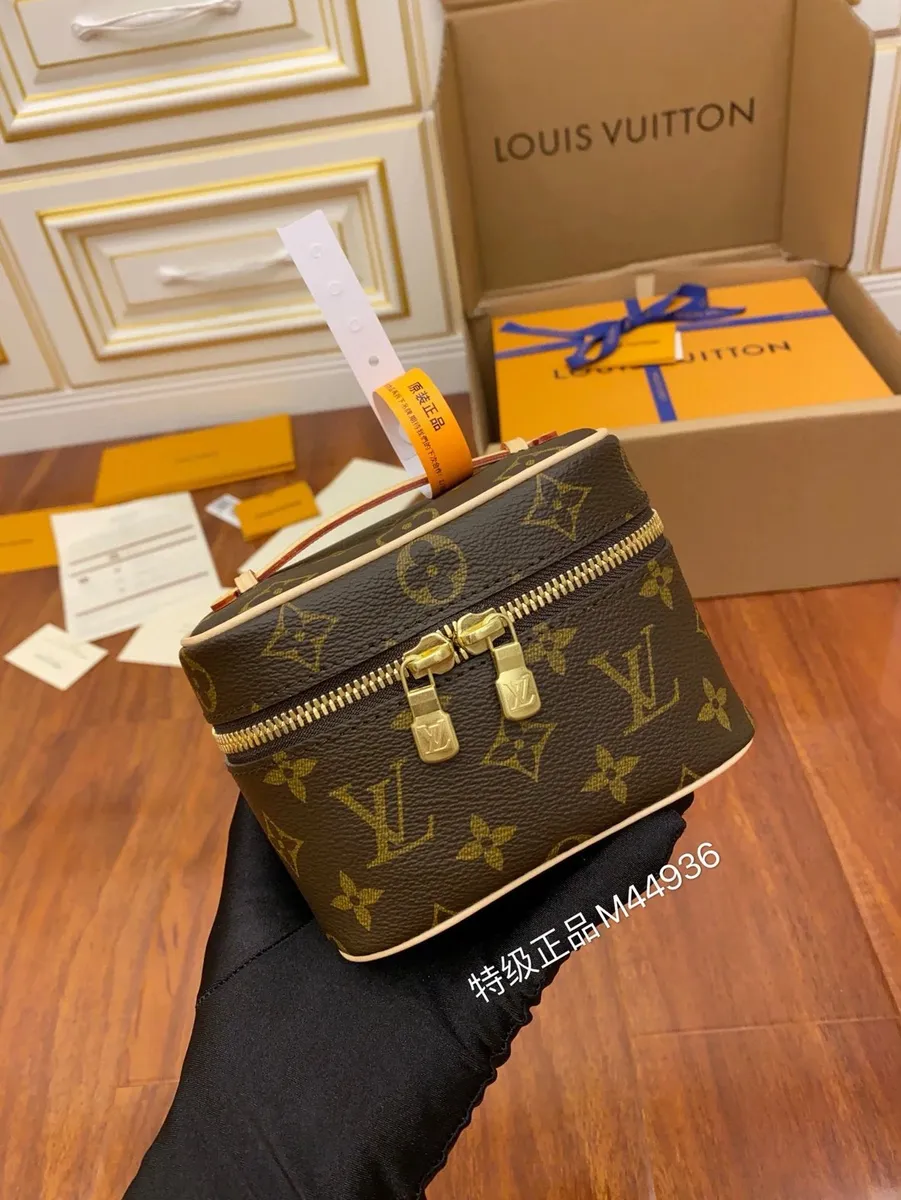 Louis Vuitton Monogram Cosmetic Pouch M44936